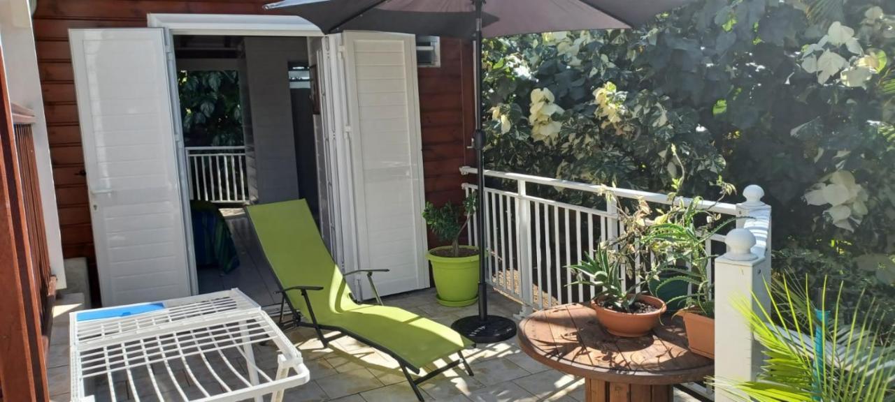 Gite Mamour - Charmant Petit Bungalow A Decouvrir Baillif Exterior foto